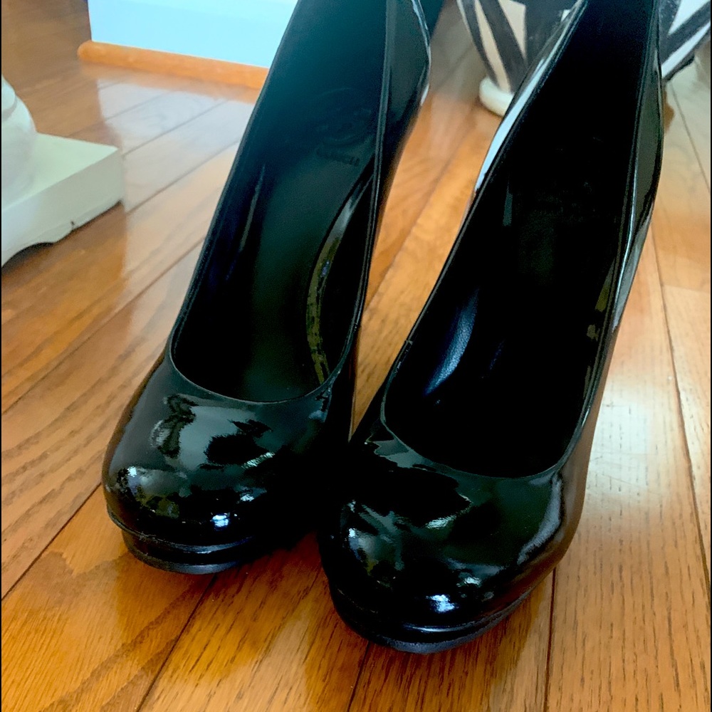 Platform heels in patent leather